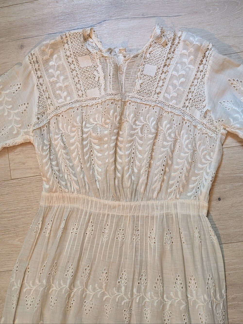 ANTIQUE Lawn Dress - Picture 4 of 16